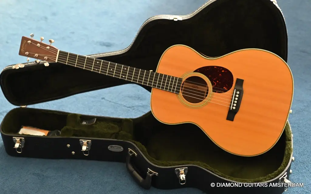 Martin OM-28 スタンダード Amazon.com: Martin OM-28 Standard Series Acoustic Guitar
