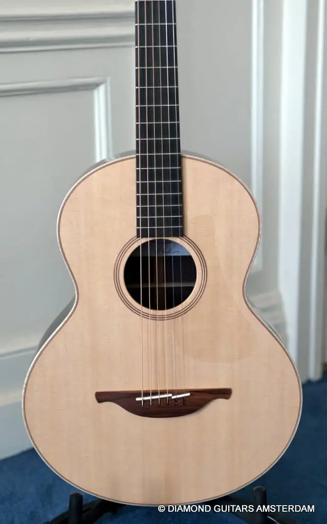 Lowden S32 12-fret Rosewood/Sitka - Diamond Guitars