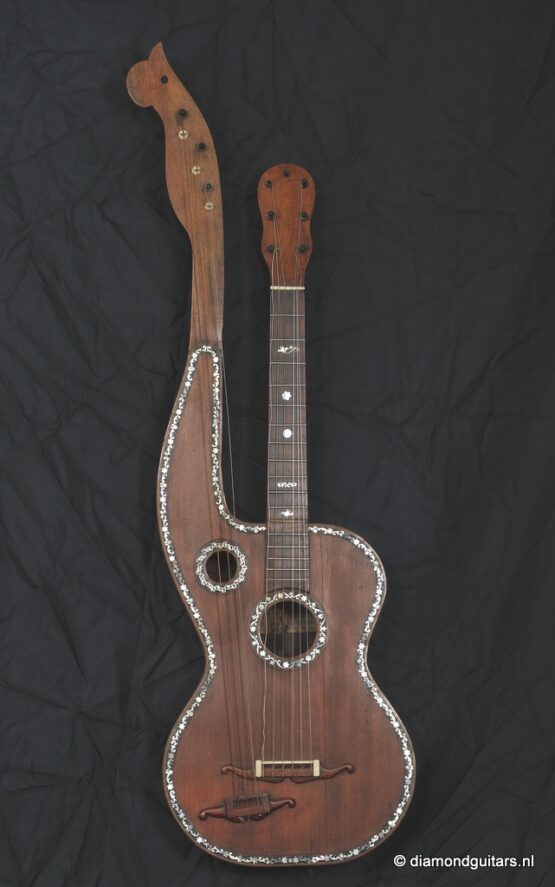 image of jacomoni guitar