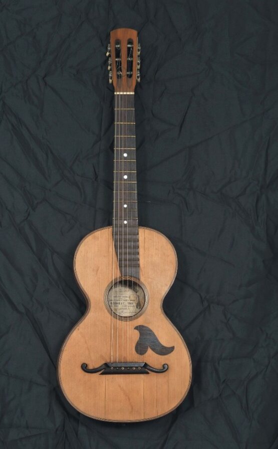 03 - Italian Guitars (1900 - 1950)