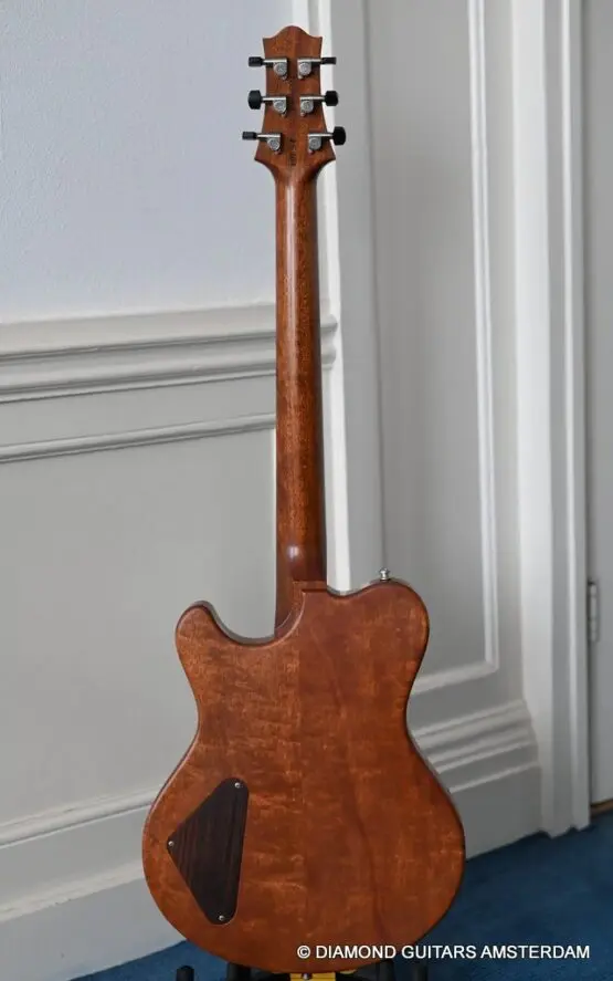 Nik Huber Dolphin II - Diamond Guitars