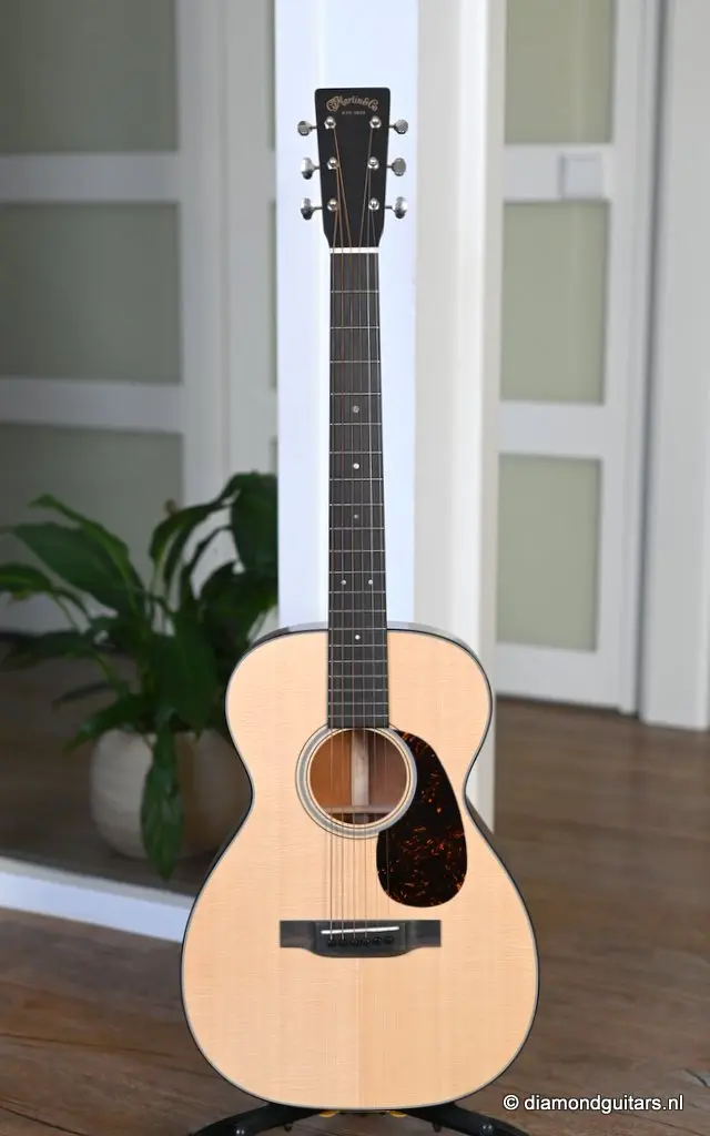 Martin 0-18 Custom Shop - Diamond Guitars