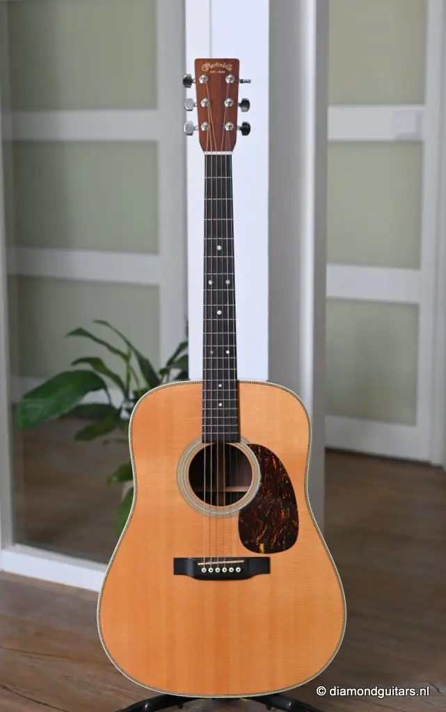 Martin HD-28 - Diamond Guitars