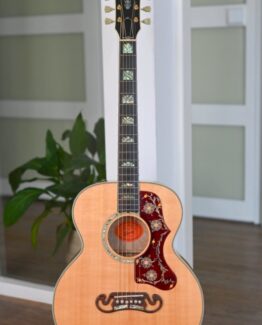 IMAGE OF Gibson SJ-200 M Quilt Limited Edition